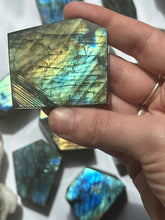 Load image into Gallery viewer, Labradorite freeform
